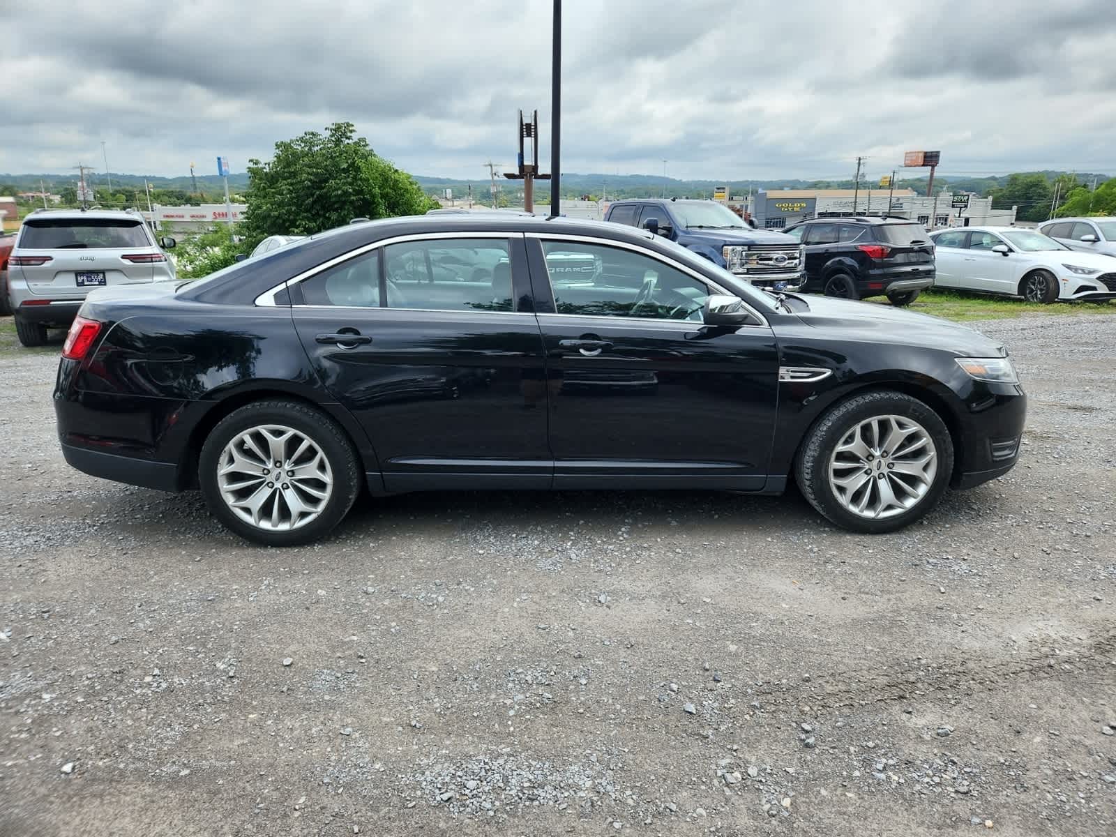 Thumbnail: 2017 Ford Taurus - 6