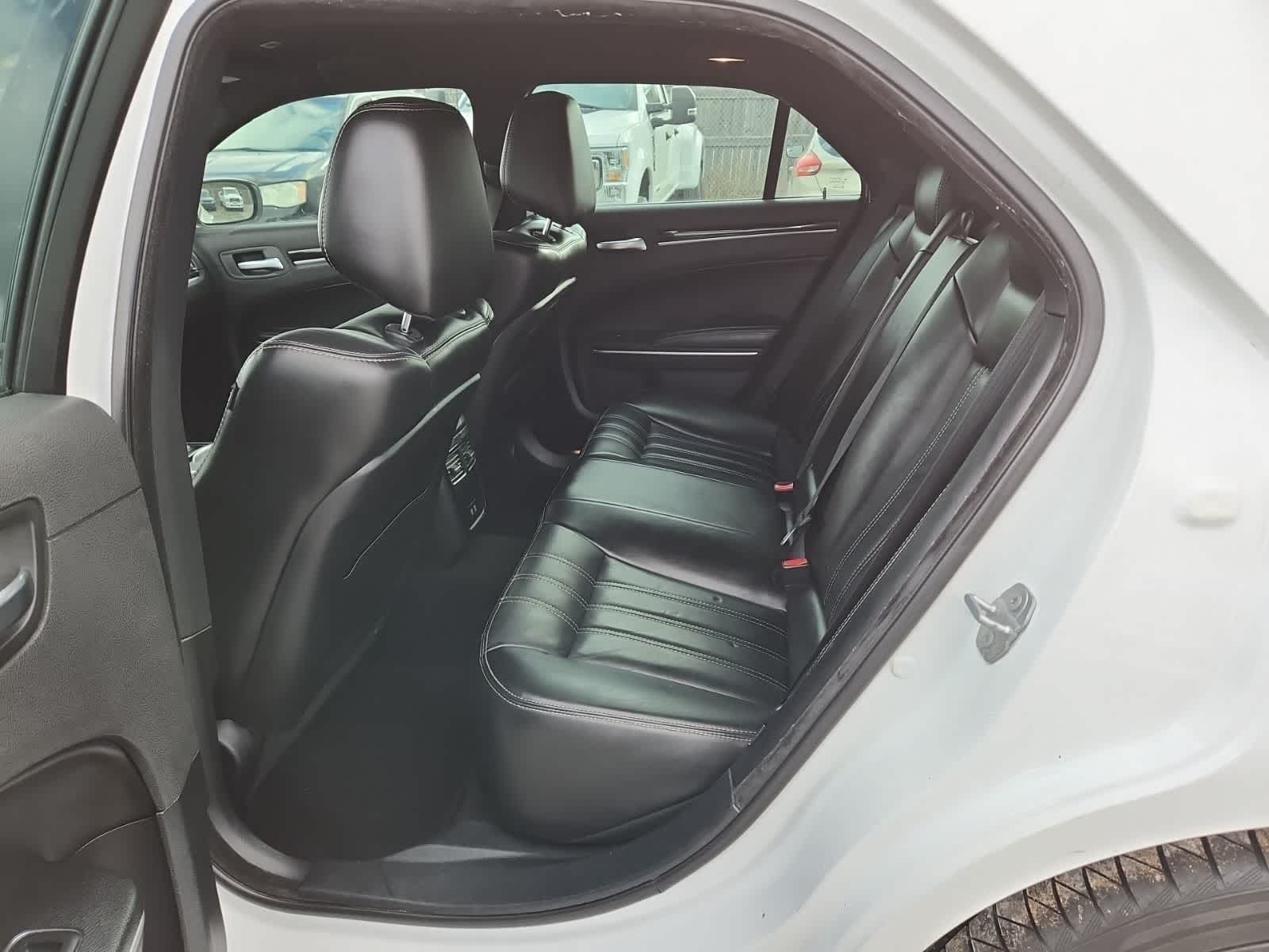 Thumbnail: 2019 Chrysler 300 - 26