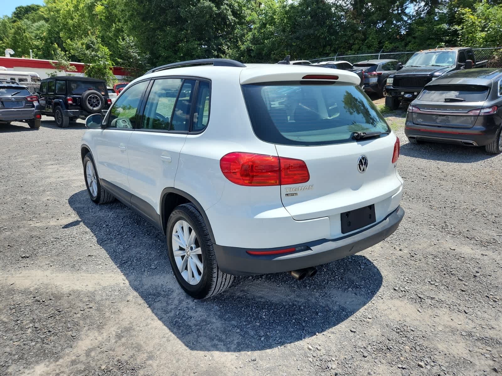 Thumbnail: 2017 Volkswagen Tiguan - 3