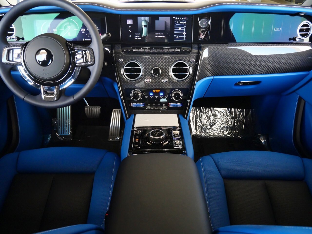 2025 Rolls Royce Cullinan Black Badge photo 4