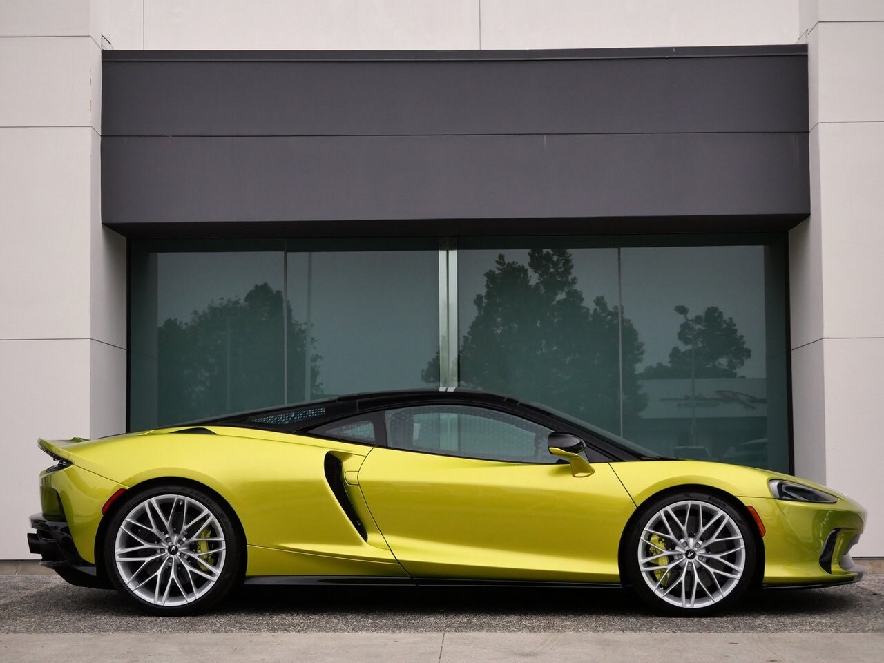 2025 Mclaren GTS photo 3