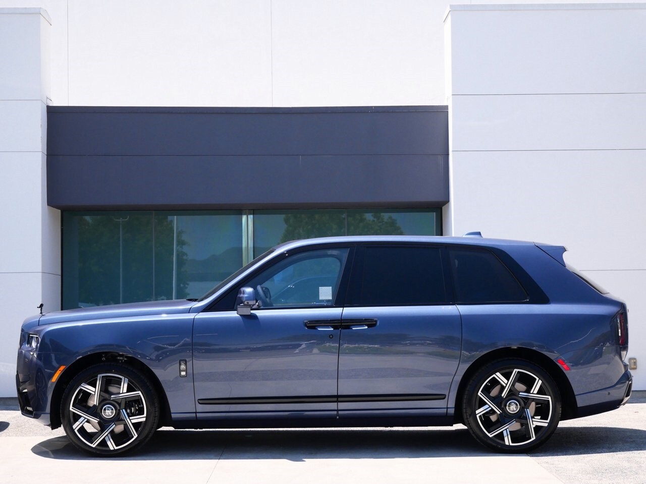 2025 Rolls Royce Cullinan Black Badge photo 3