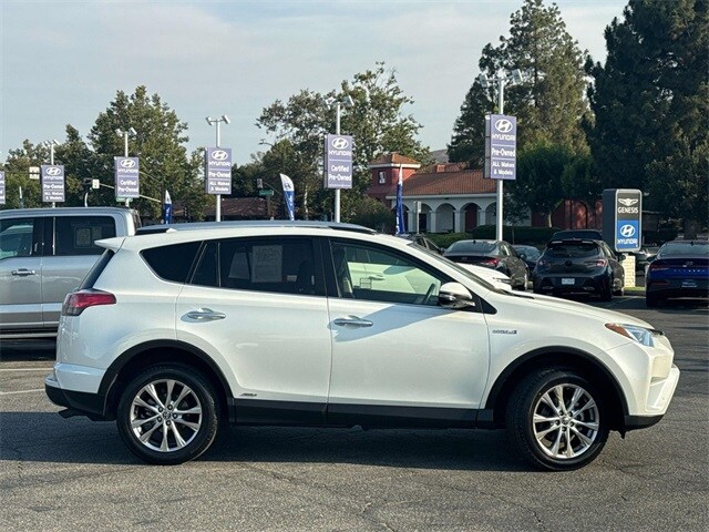2016 Toyota RAV4 Hybrid Limited photo 2