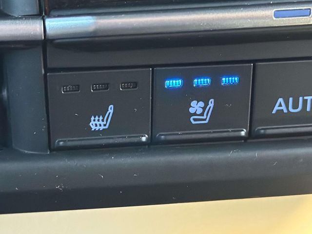 2021 Toyota Sienna Platinum - Photo 32