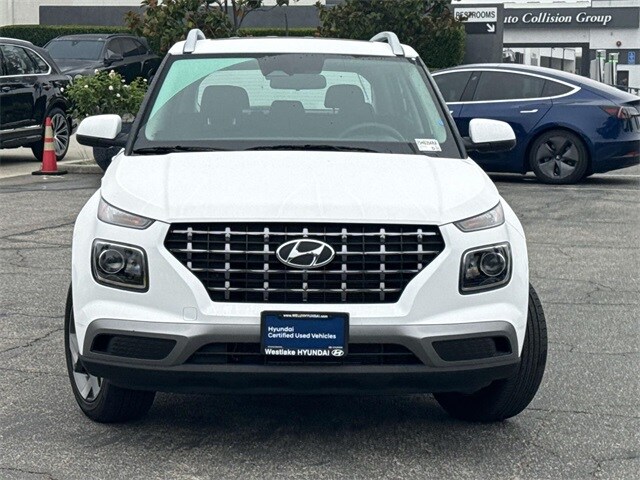 2023 Hyundai Venue SEL photo 2