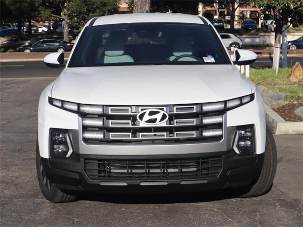 New 2025 Hyundai Santa Cruz SE FWD Truck