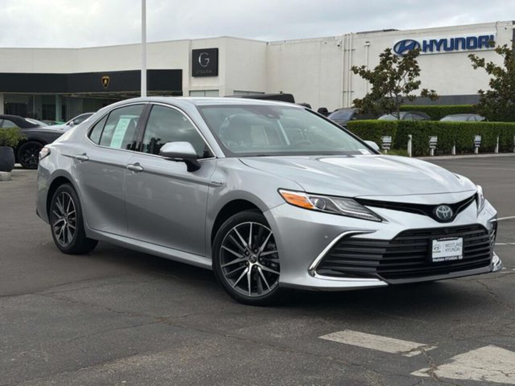Used 2021 Toyota Camry Hybrid XLE Sedan
