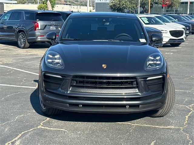 2022 Porsche Macan photo 2