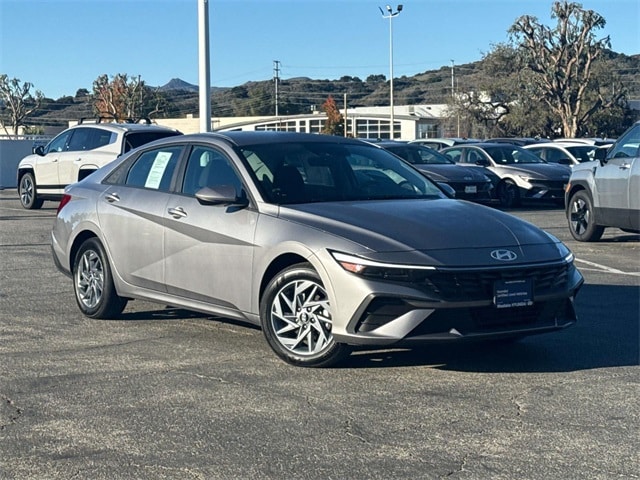 2025 Hyundai Elantra Blue's photo