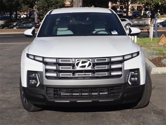 2025 Hyundai Santa Cruz SE photo 2