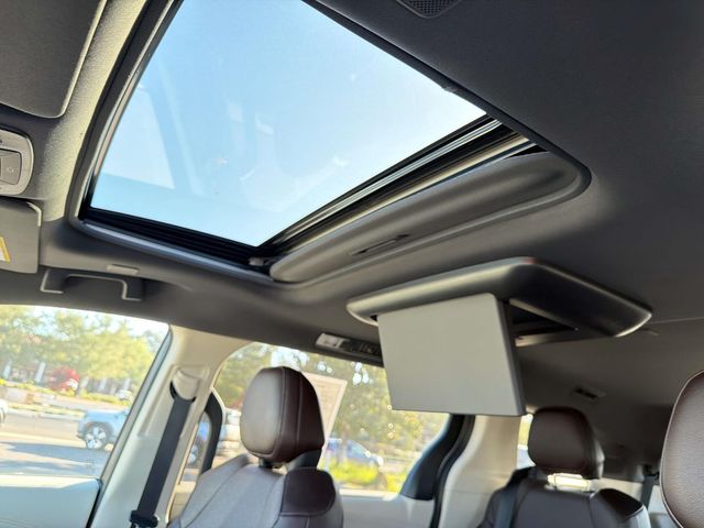 2021 Toyota Sienna Platinum - Photo 15
