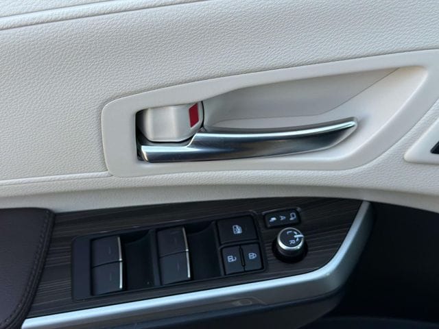 2021 Toyota Sienna Platinum - Photo 17