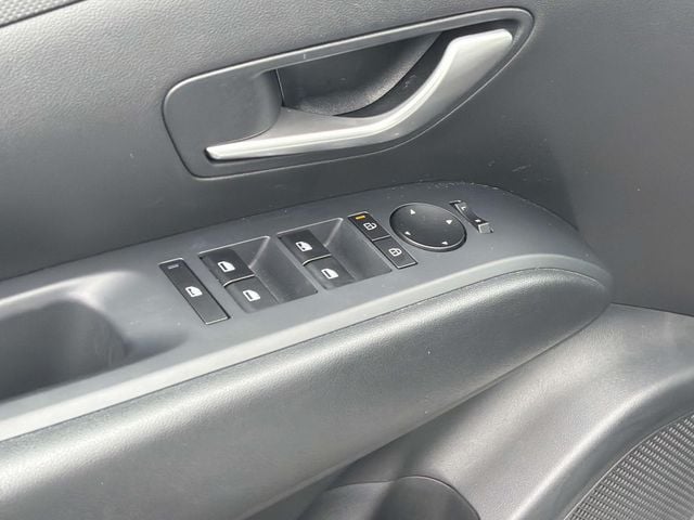 2025 Hyundai Tucson SE - Photo 13