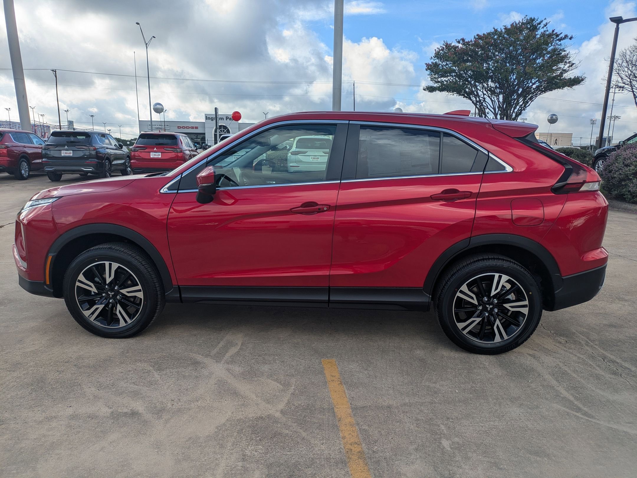 2025 Mitsubishi Eclipse Cross SE photo 2