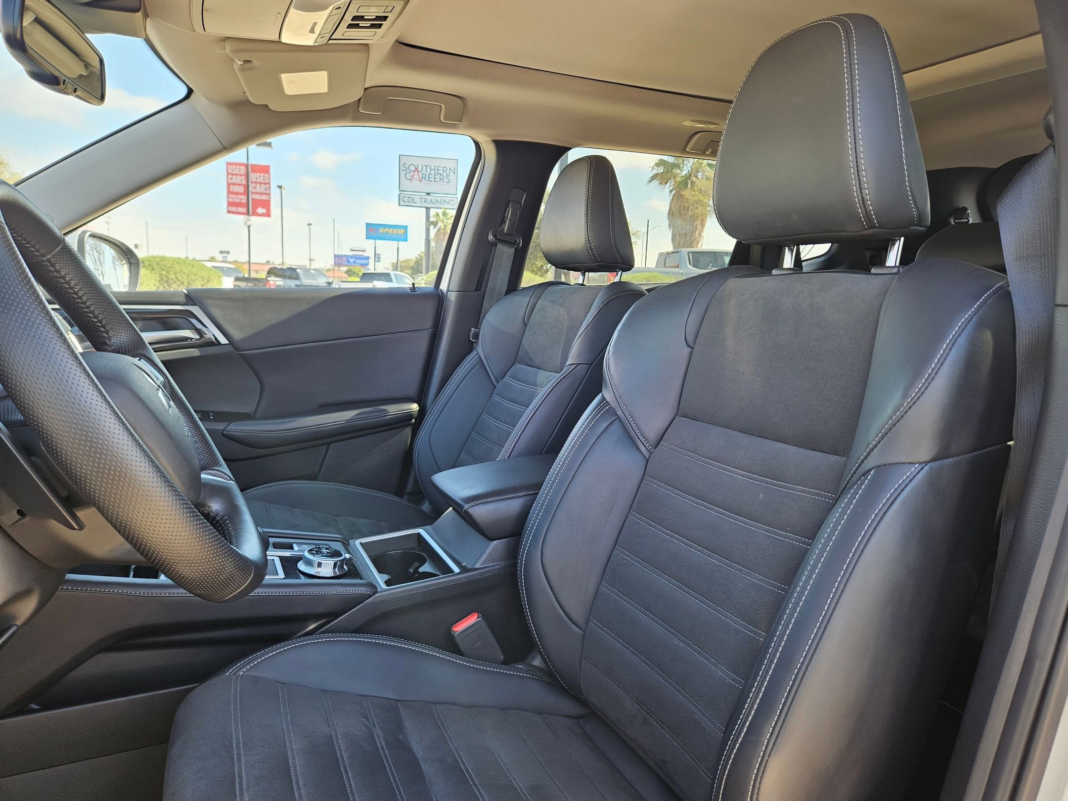 2024 Mitsubishi Outlander SE - Photo 12