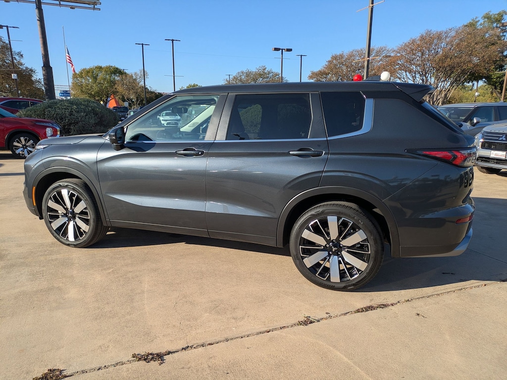 New 2025 Mitsubishi Outlander SE SUV