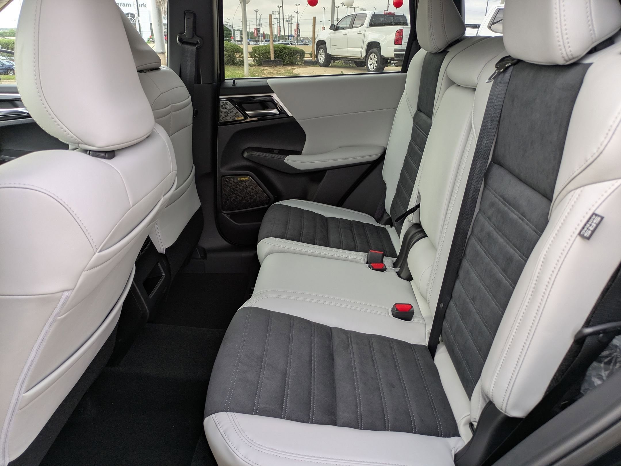 2025 Mitsubishi Outlander SE - Photo 13