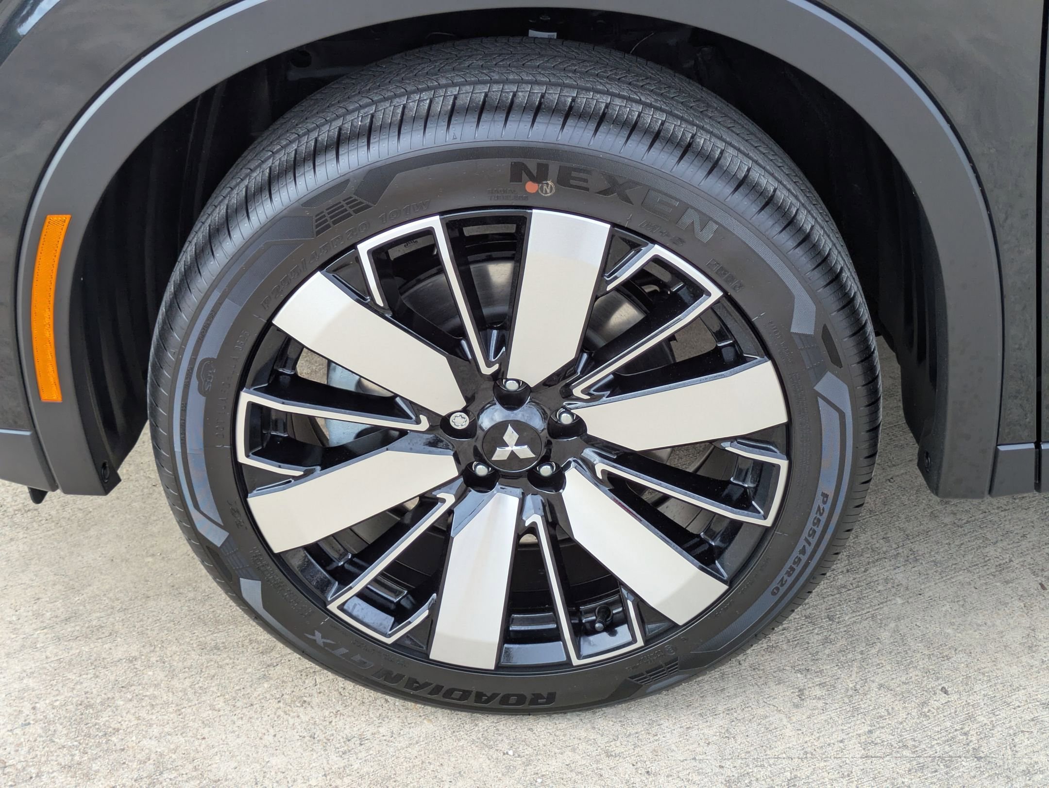 2025 Mitsubishi Outlander SE - Photo 20