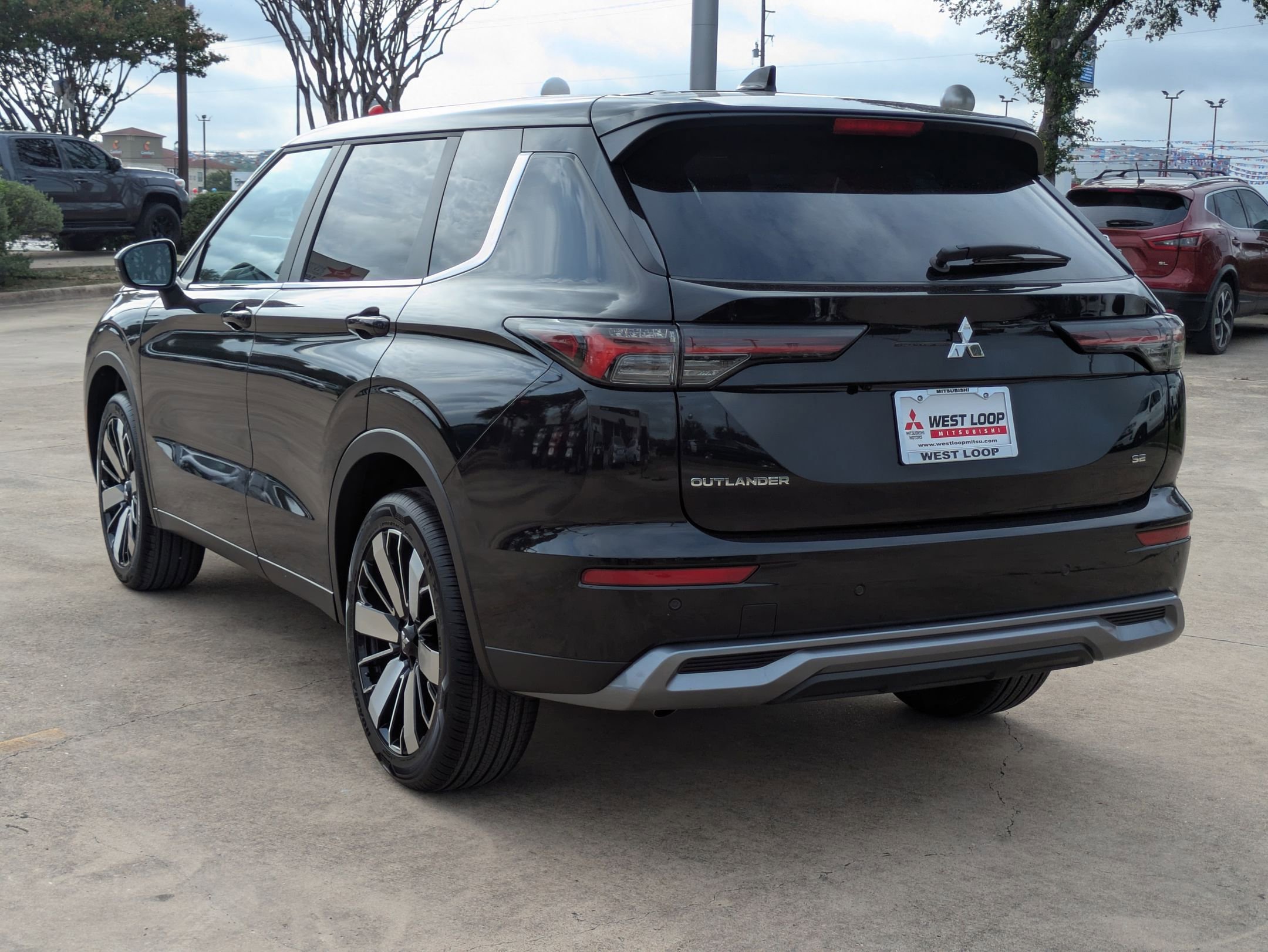 2025 Mitsubishi Outlander SE - Photo 3
