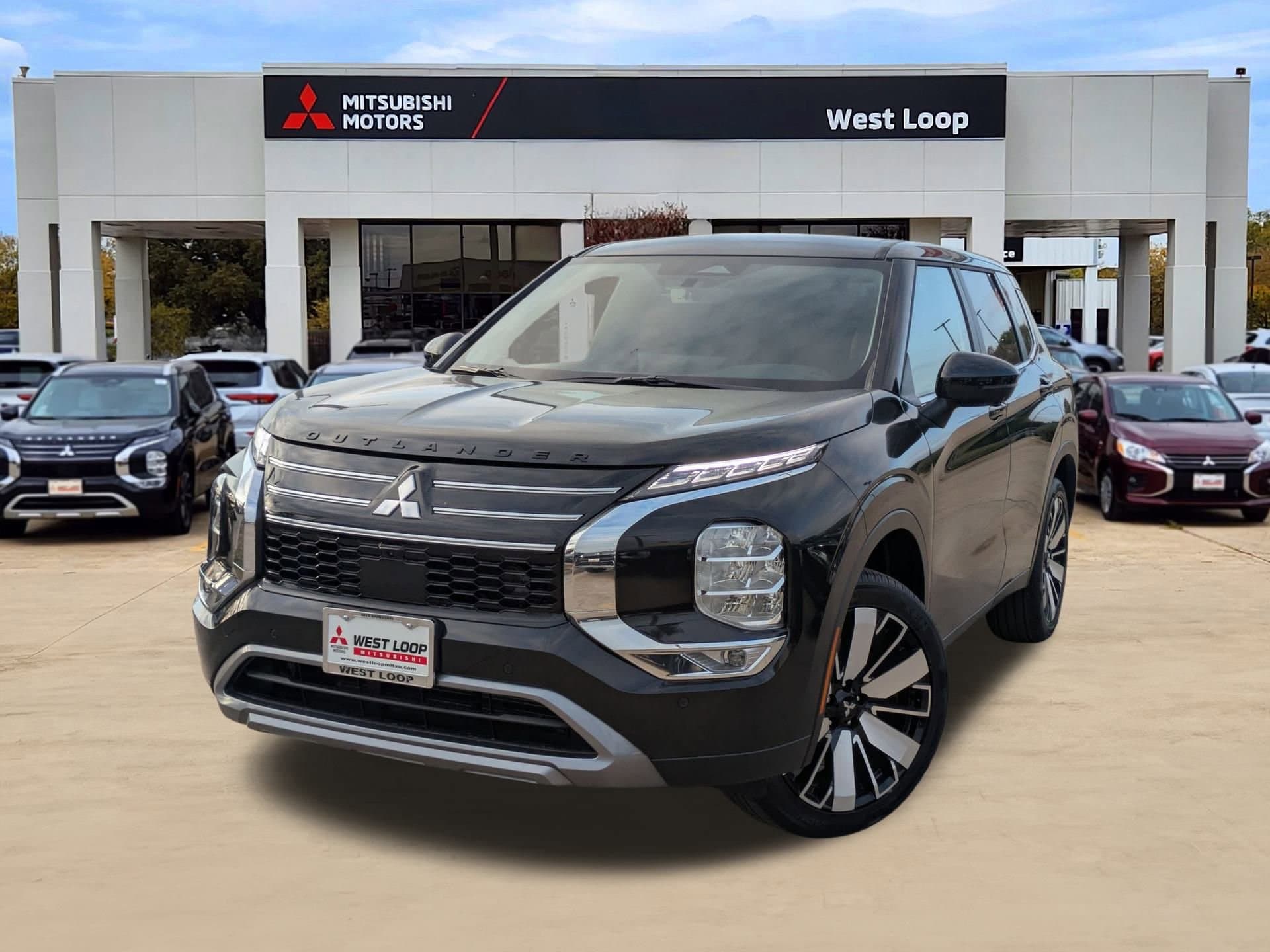2025 Mitsubishi Outlander SE's photo