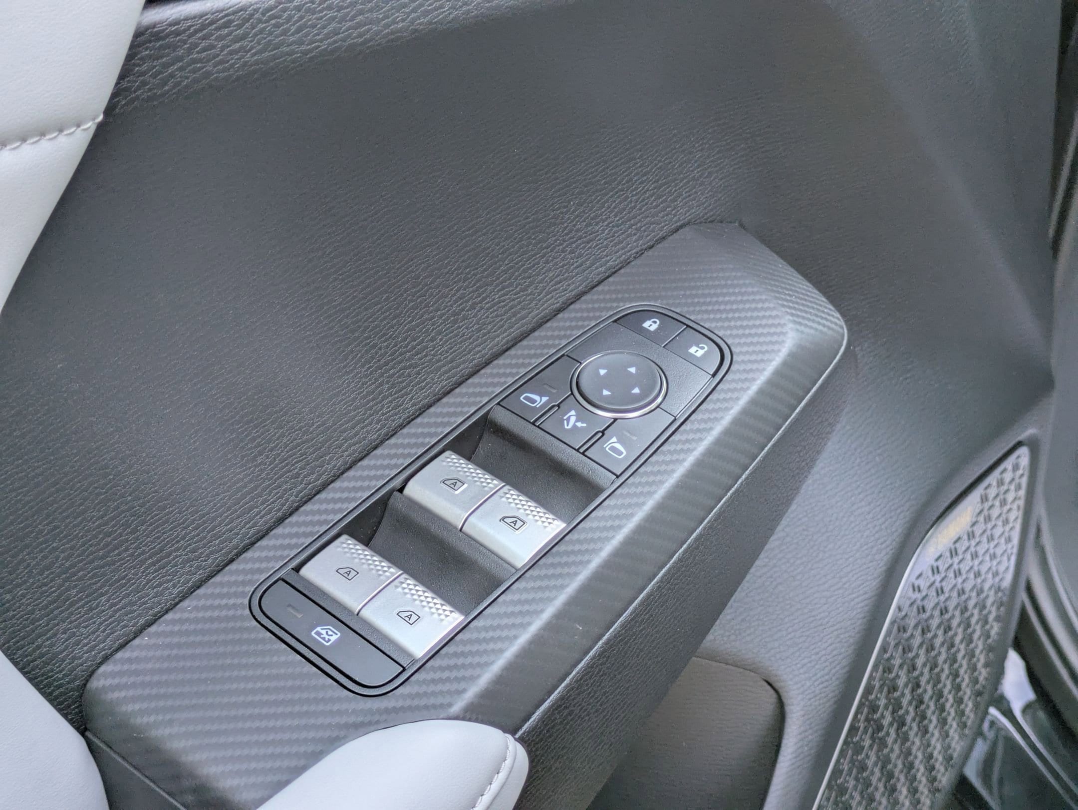 2025 Mitsubishi Outlander SE - Photo 12