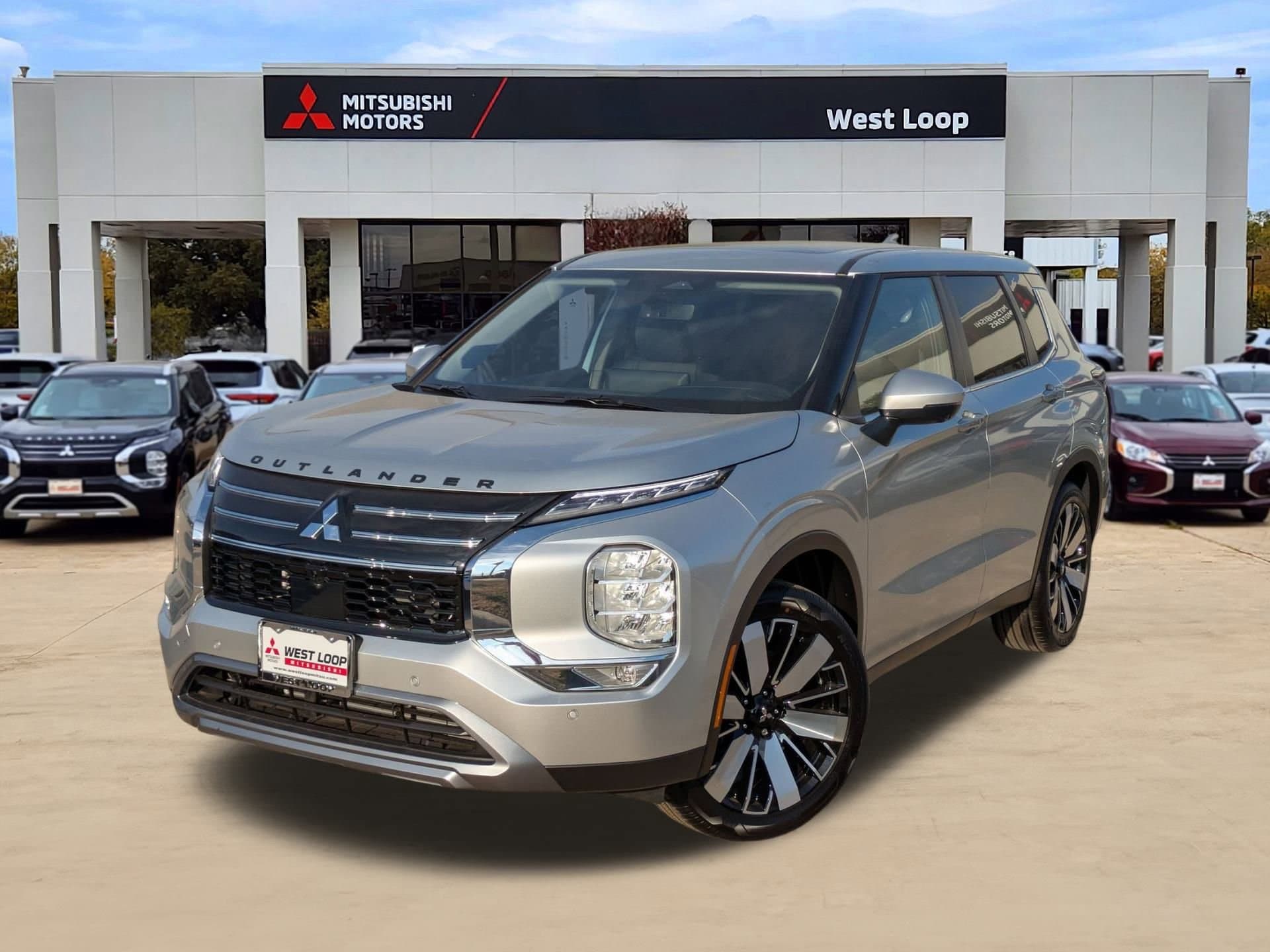 2025 Mitsubishi Outlander SE's photo