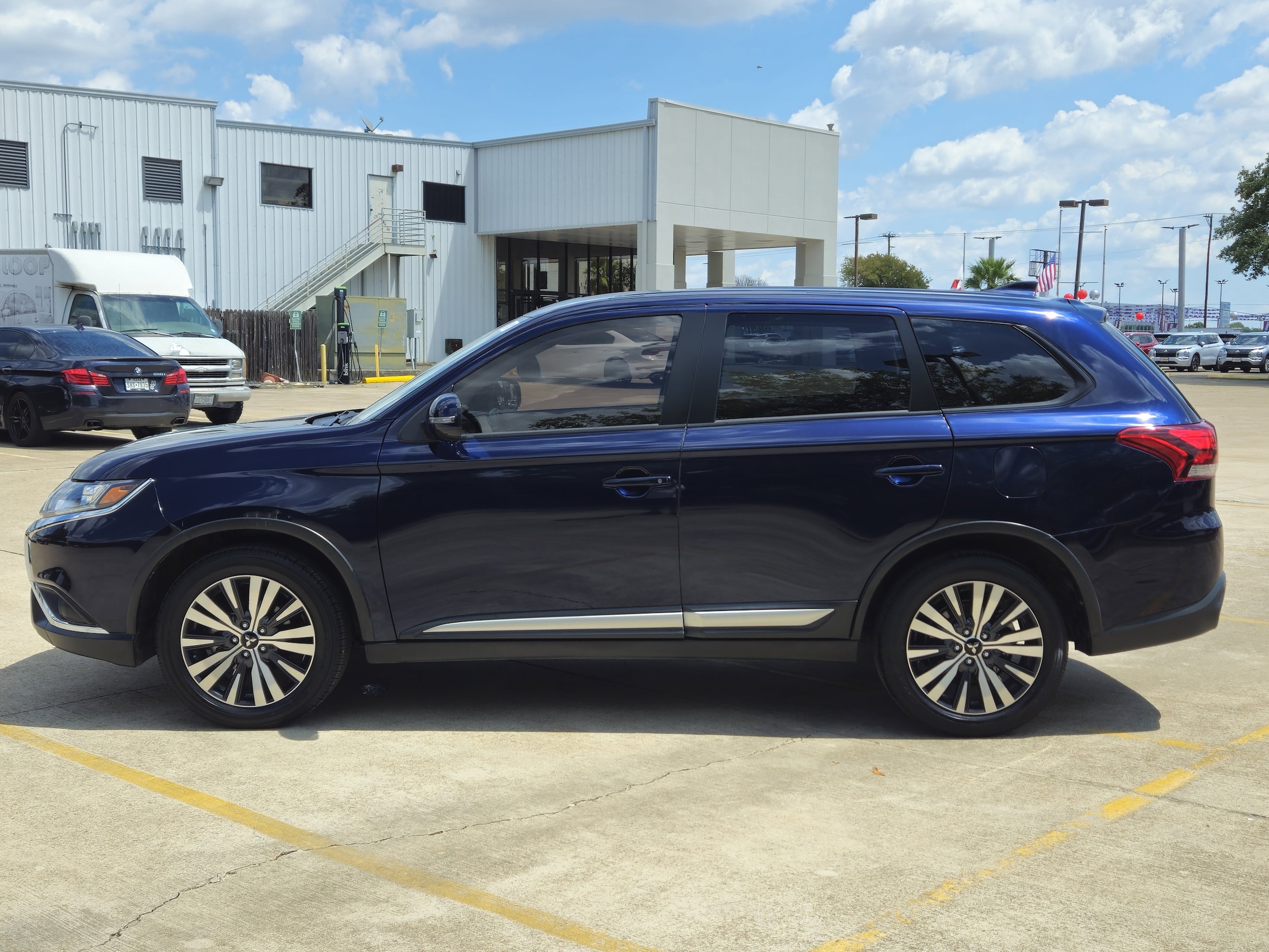 Used 2019 Mitsubishi Outlander SE with VIN JA4AD3A3XKZ014726 for sale in San Antonio, TX