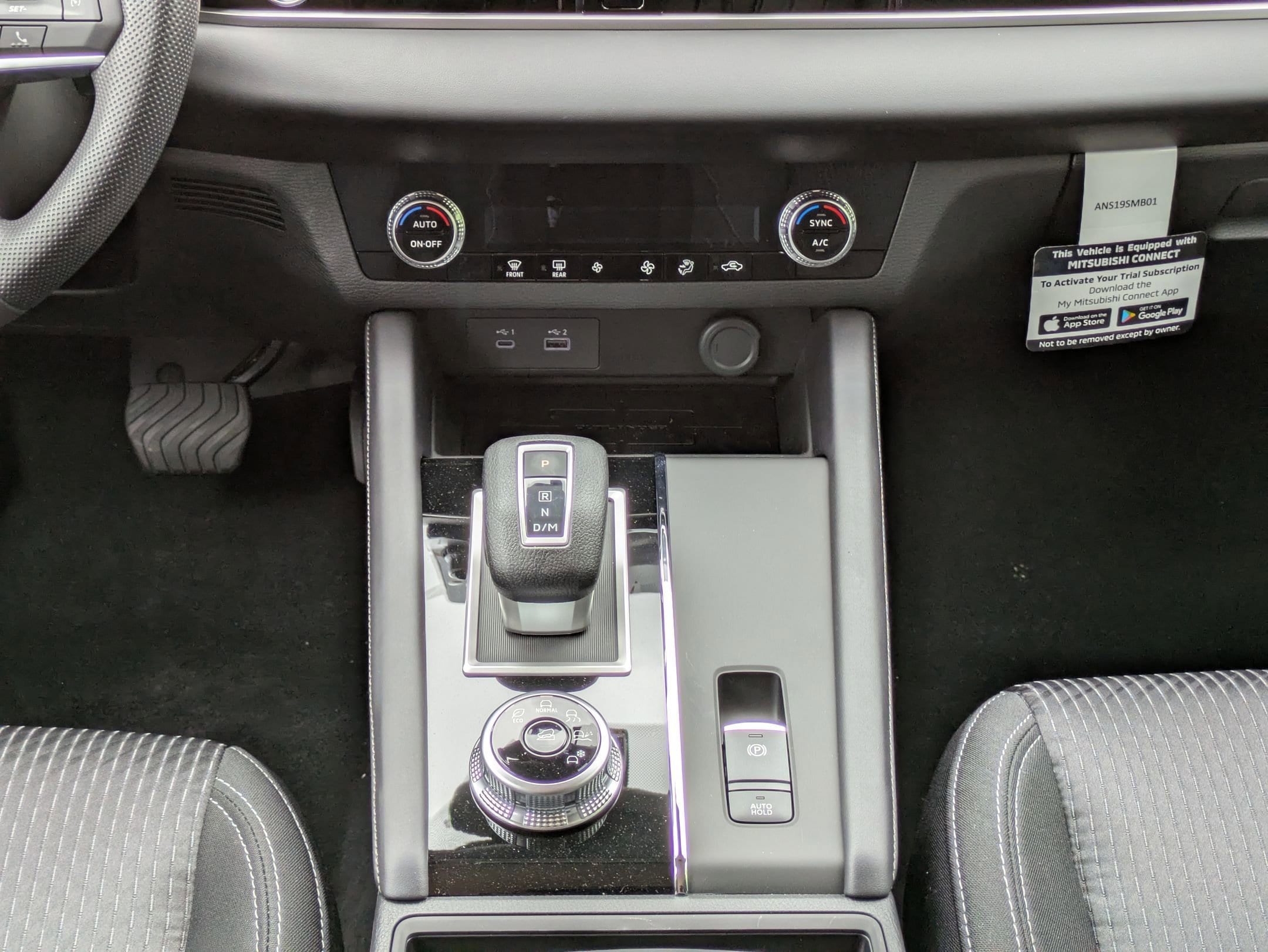 2024 Mitsubishi Outlander ES - Photo 18