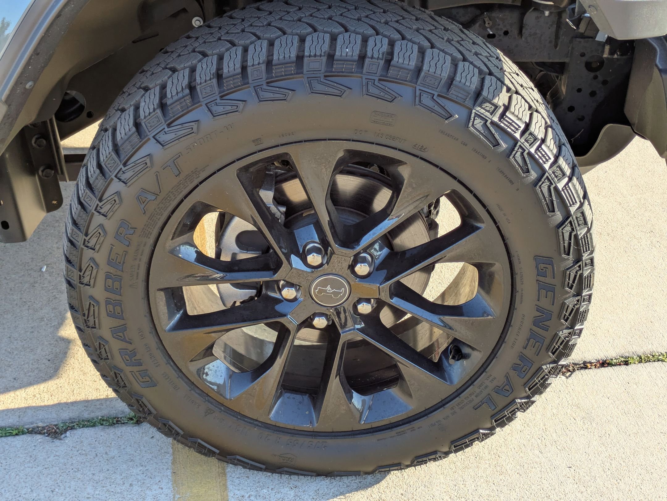 2025 Jeep Gladiator Nighthawk - Photo 27