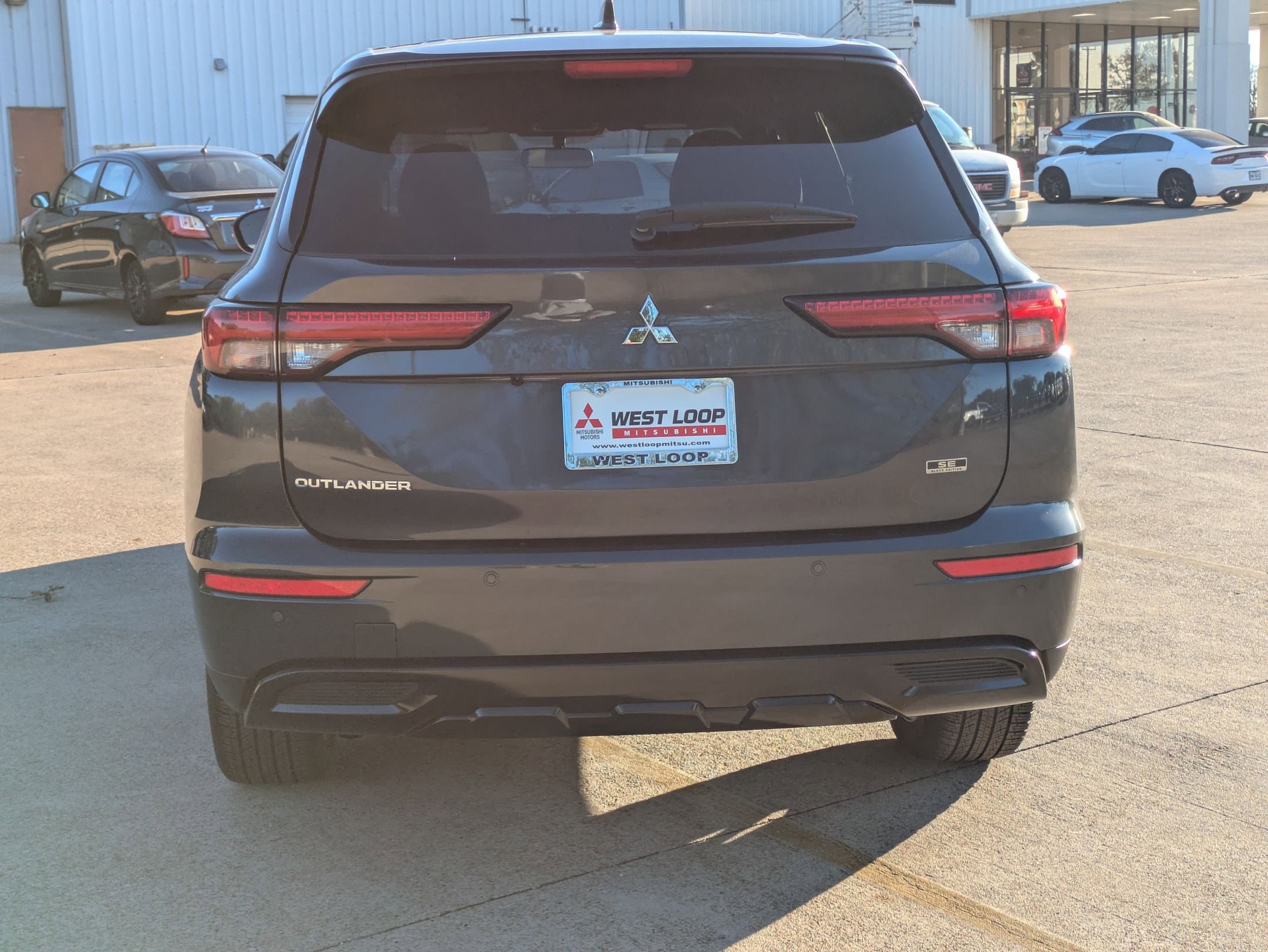 2024 Mitsubishi Outlander SE Black Edition photo 4