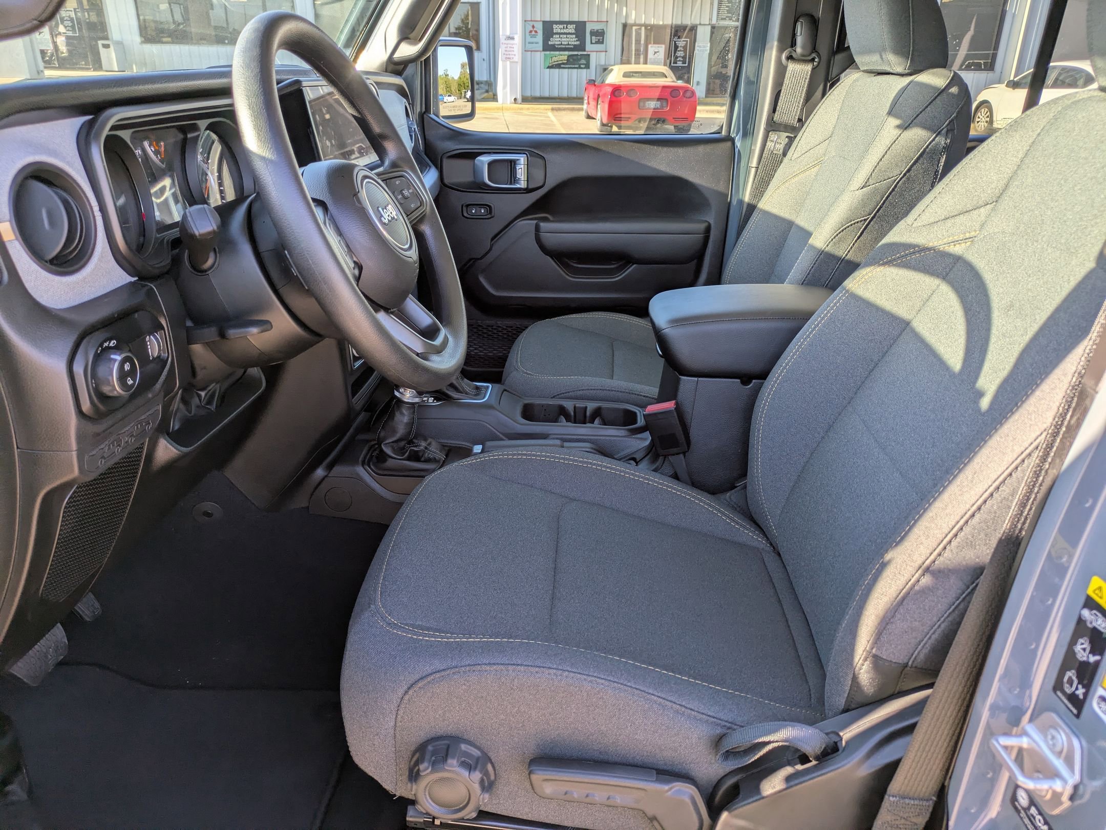 2025 Jeep Gladiator Nighthawk - Photo 10