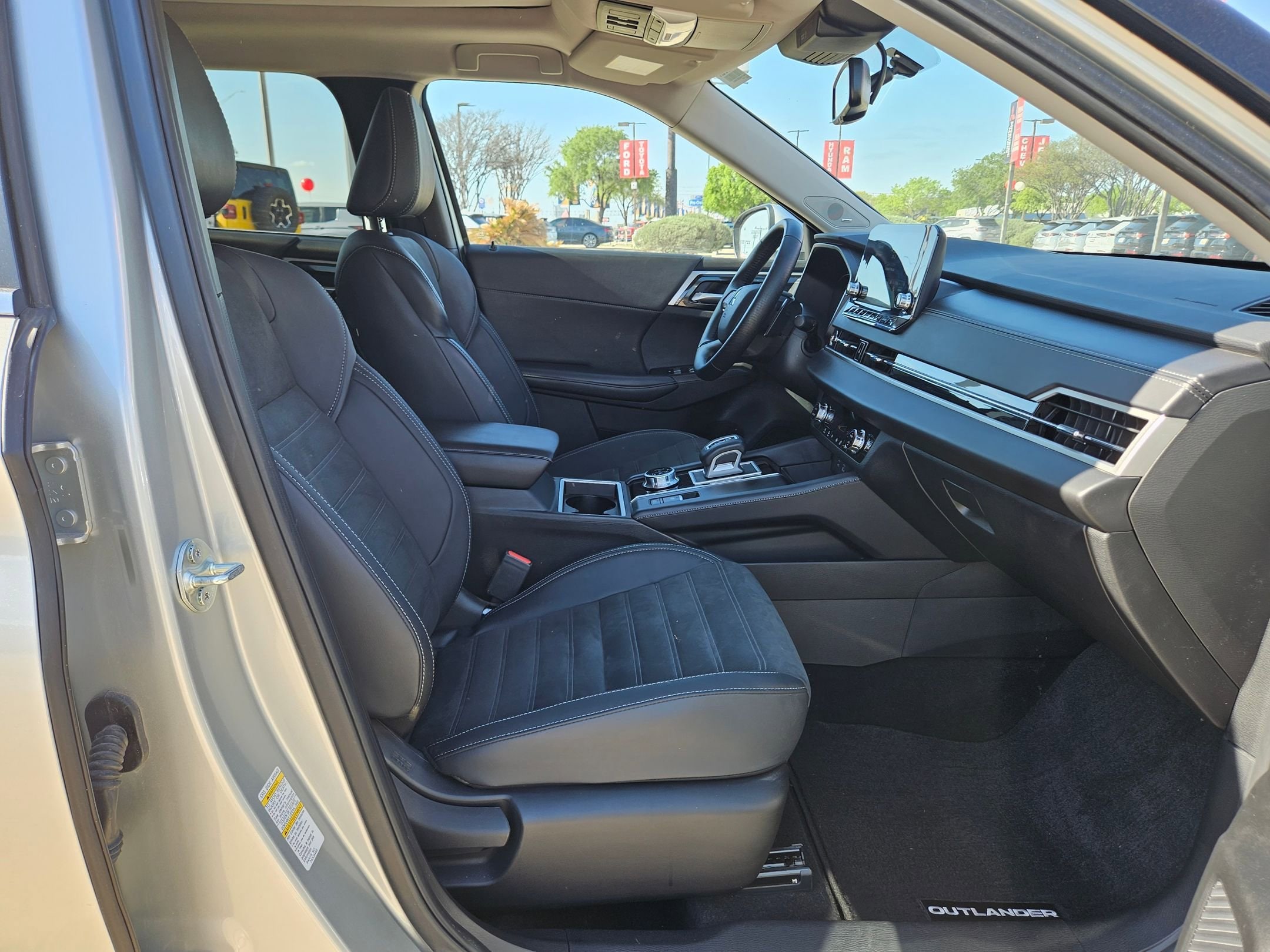 2024 Mitsubishi Outlander SE - Photo 23