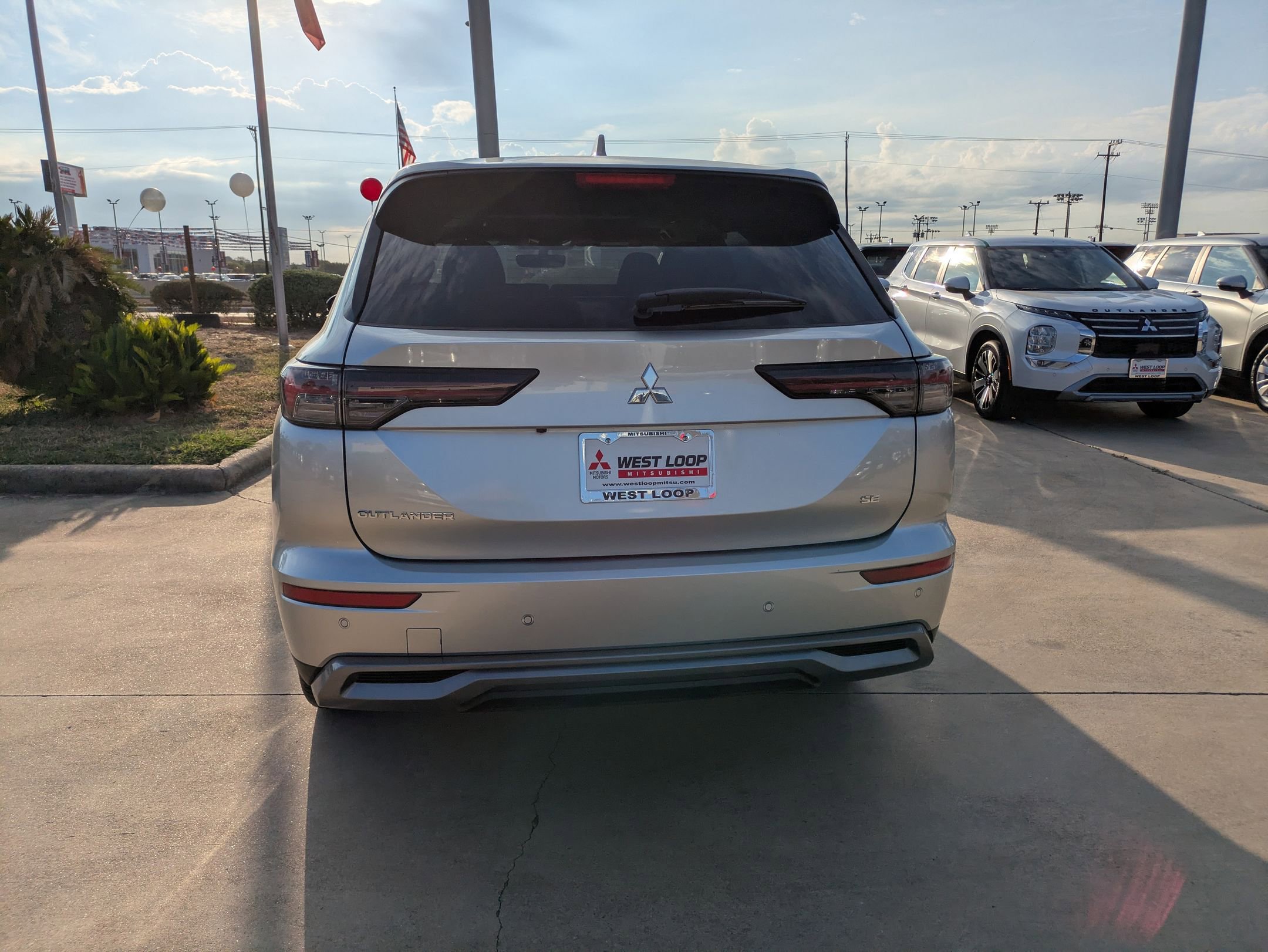 2025 Mitsubishi Outlander SE photo 3