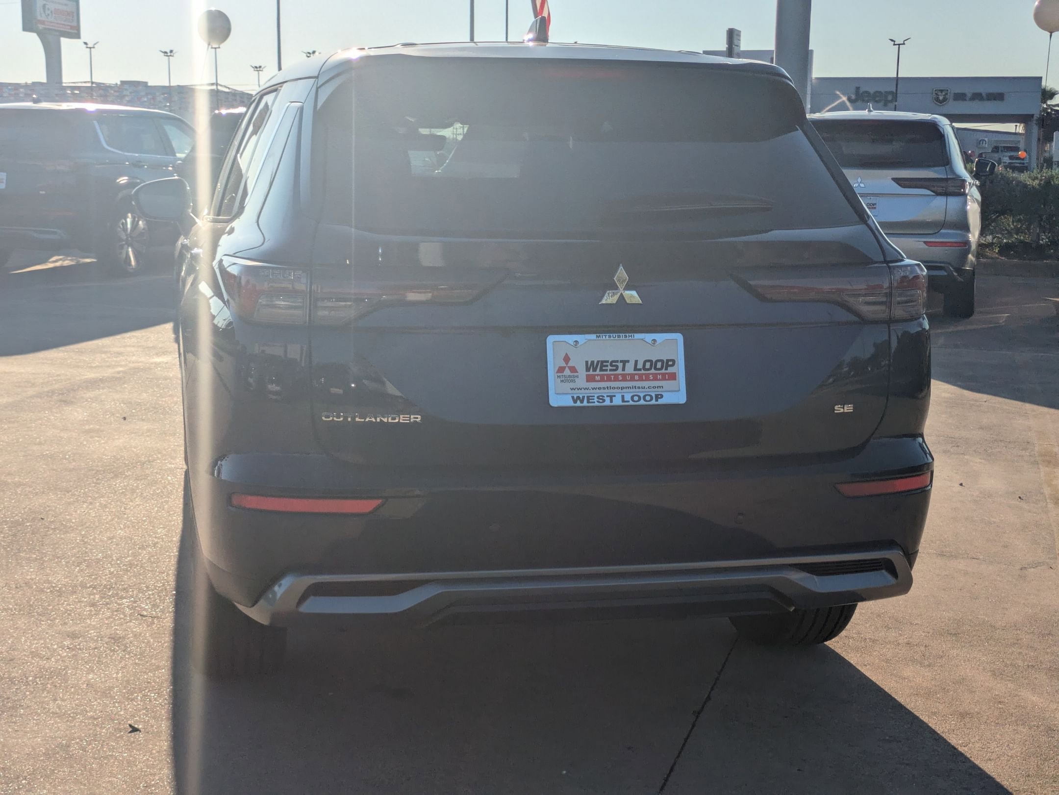 2025 Mitsubishi Outlander SE photo 2