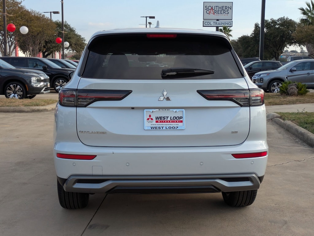 New 2025 Mitsubishi Outlander SE SUV