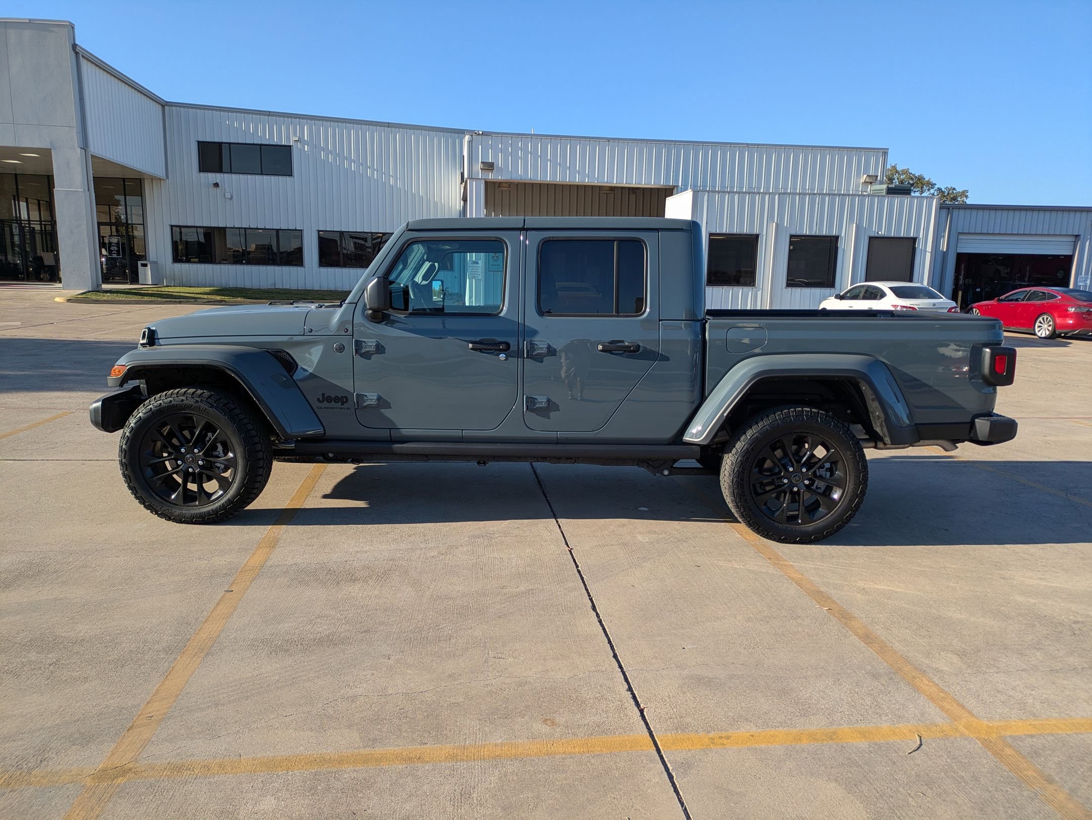 2025 Jeep Gladiator Sport photo 2