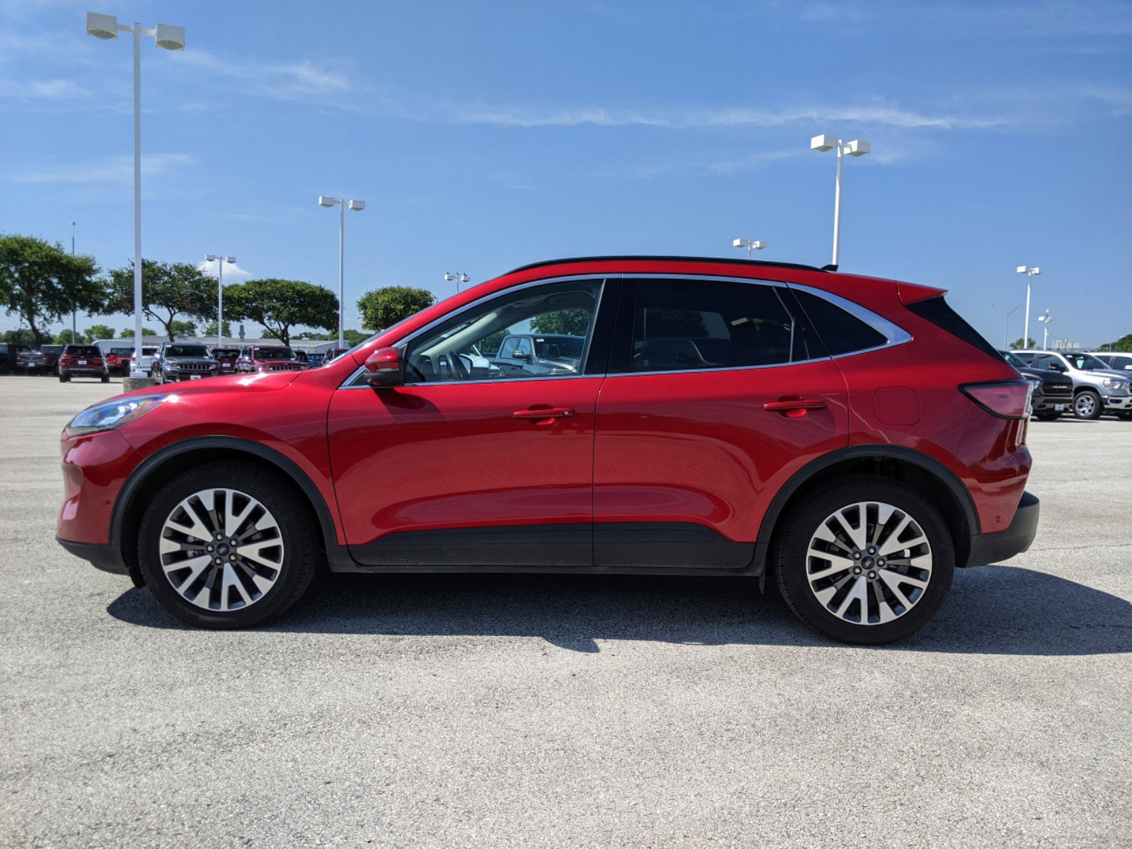 2020 Ford Escape Titanium Hybrid photo 3