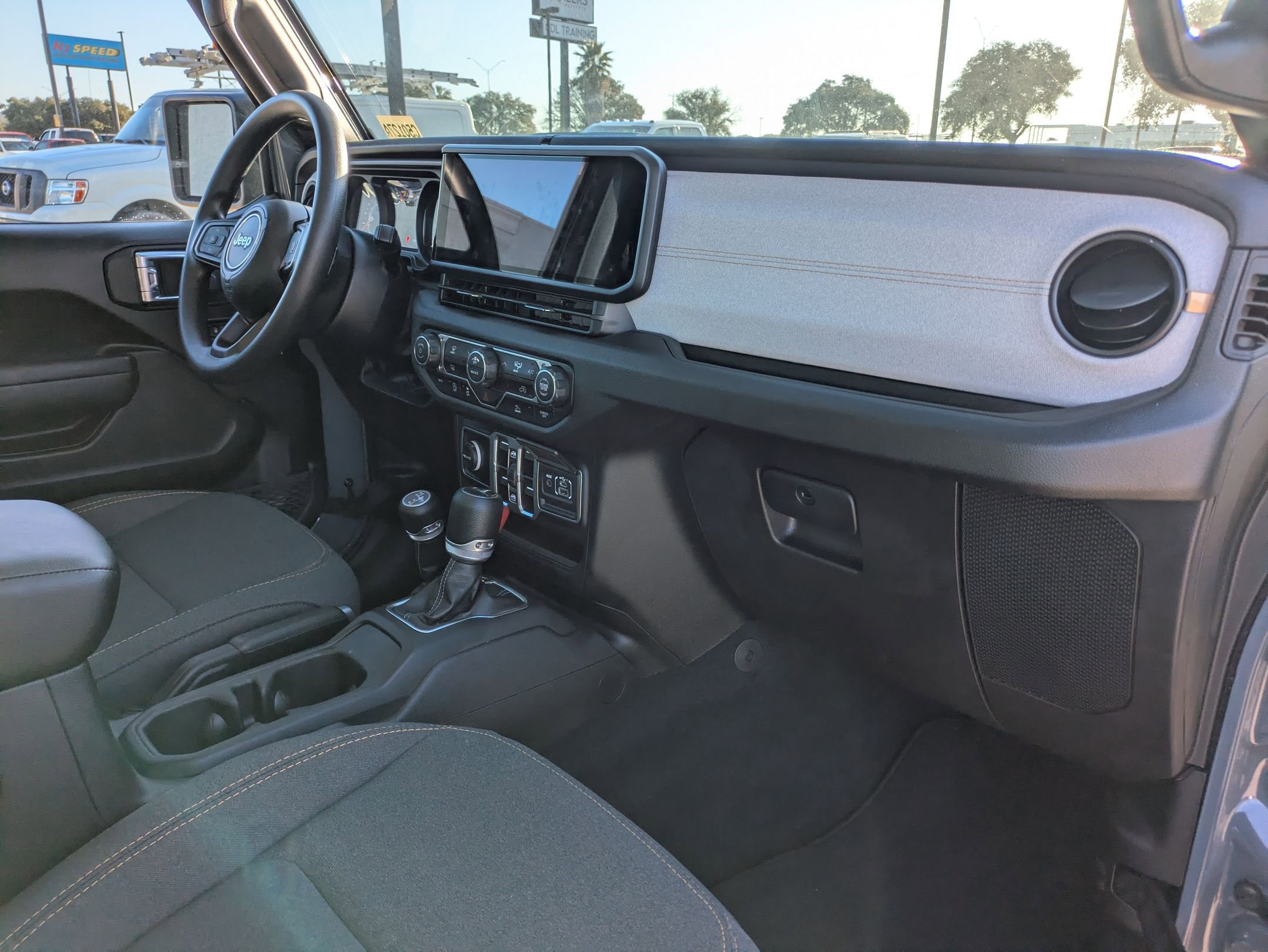 2025 Jeep Gladiator Nighthawk - Photo 25