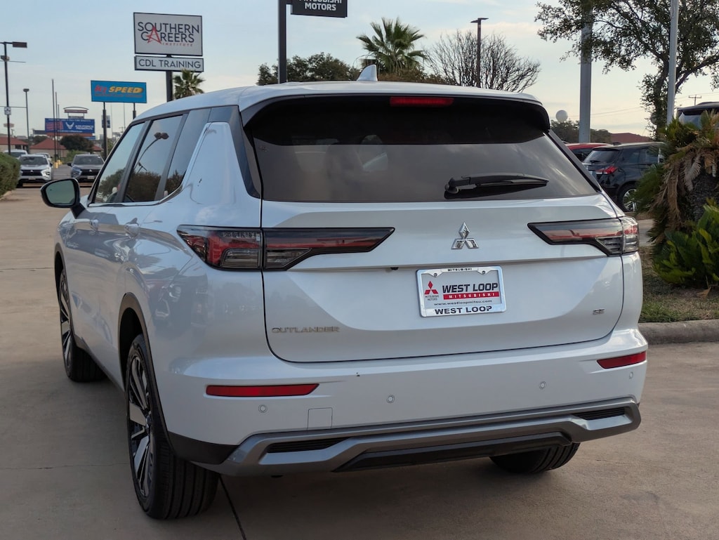 New 2025 Mitsubishi Outlander SE SUV