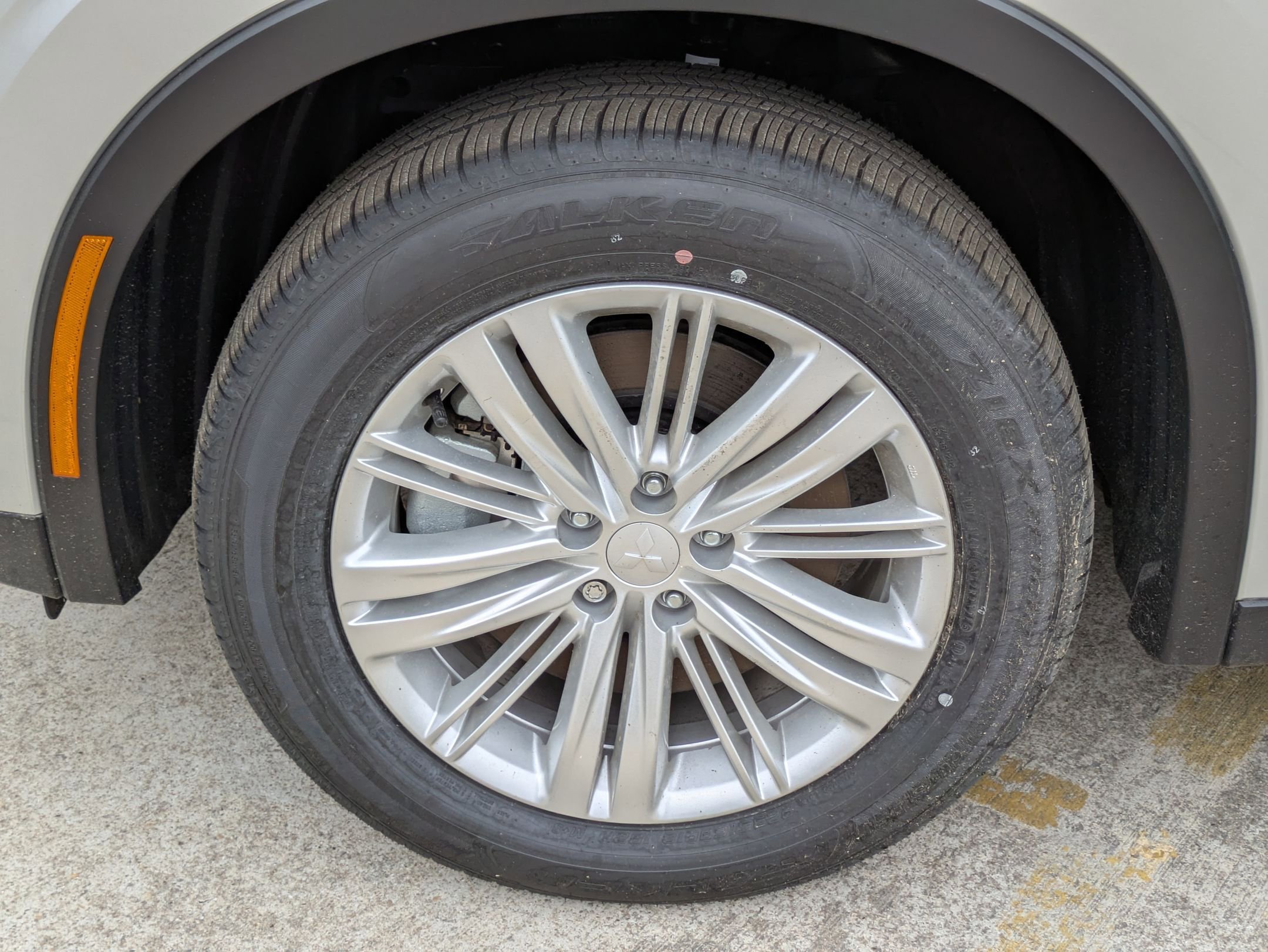 2024 Mitsubishi Outlander ES - Photo 29