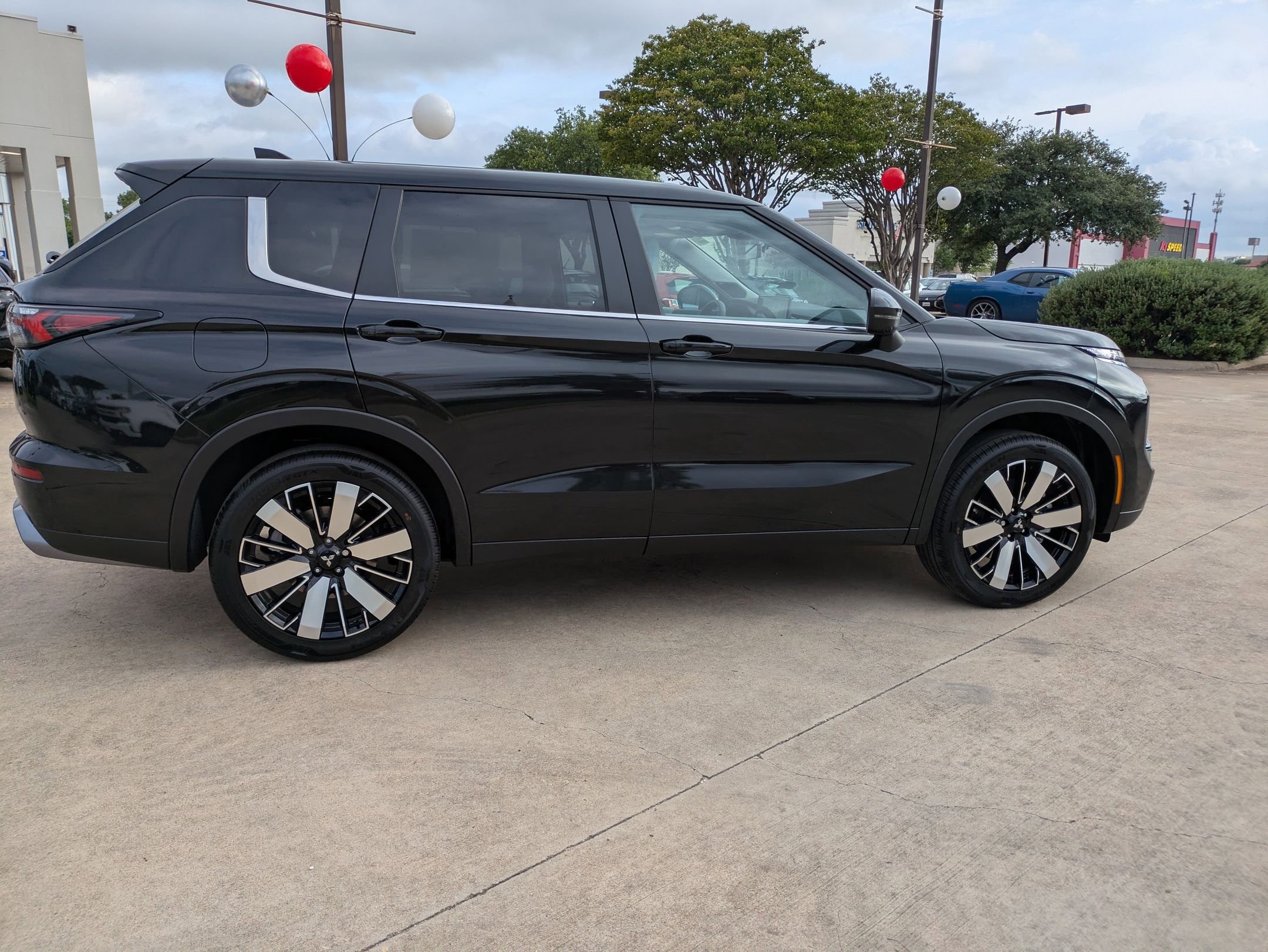 2025 Mitsubishi Outlander SE - Photo 6