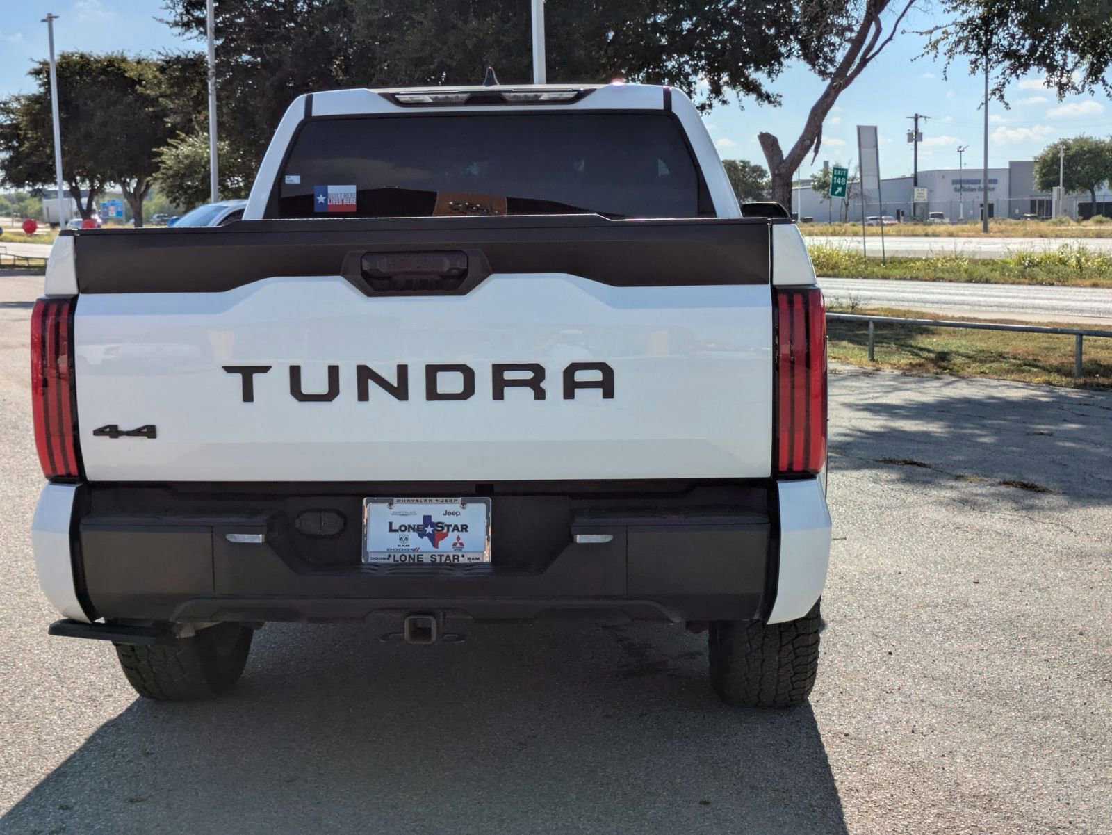 2023 Toyota Tundra SR5 CrewMax photo 3