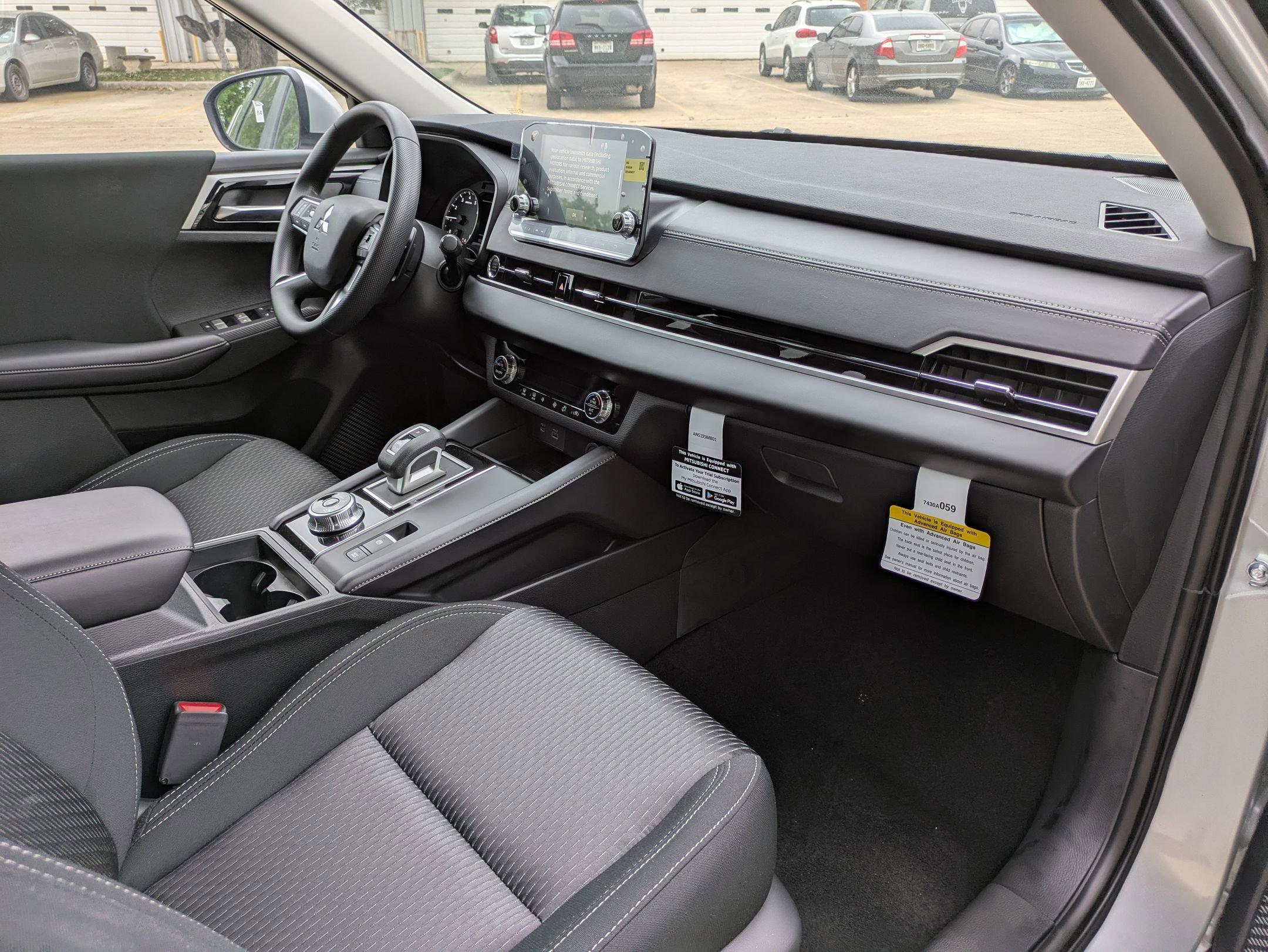 2024 Mitsubishi Outlander ES - Photo 27