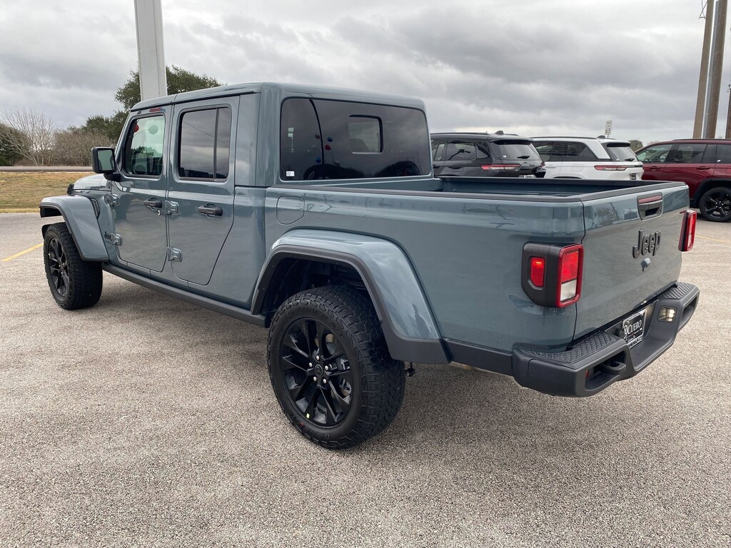 Used 2025 Jeep Gladiator Sport Truck Crew Cab