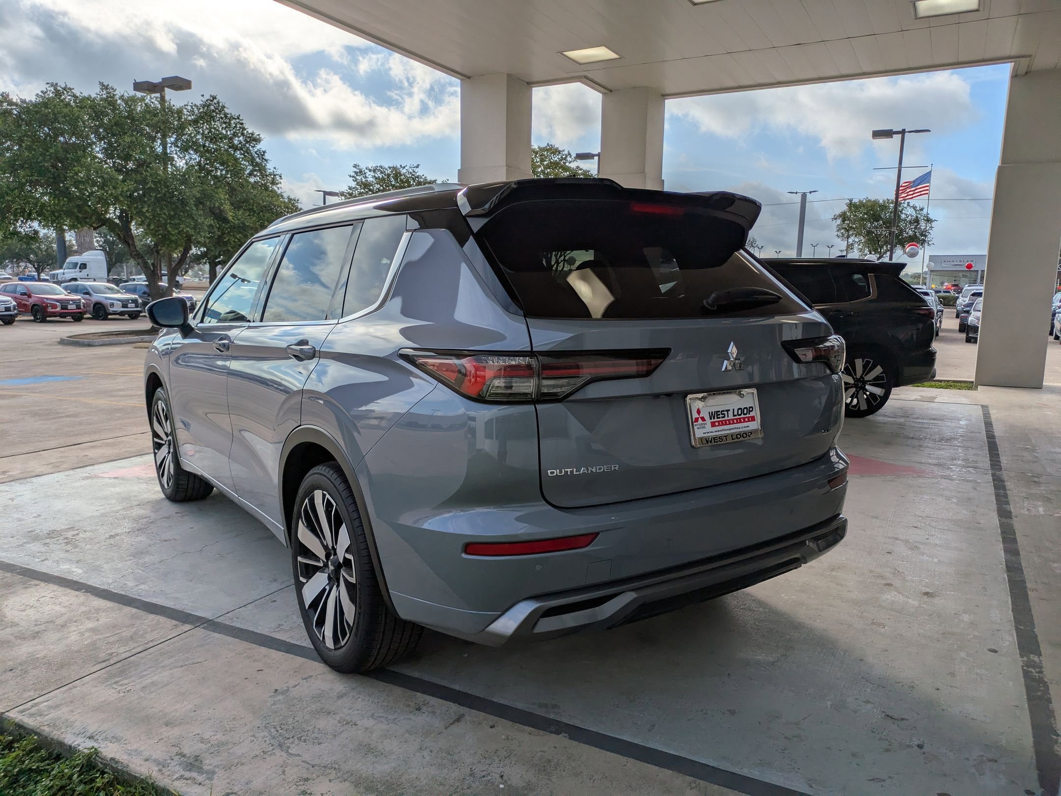 2025 Mitsubishi Outlander SEL photo 2