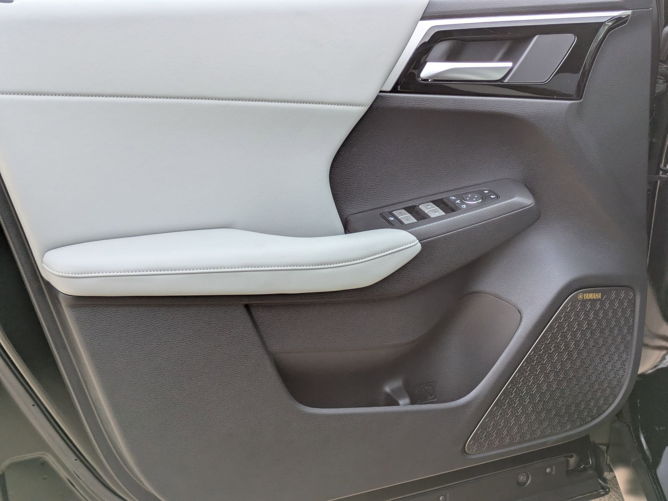 2025 Mitsubishi Outlander SE - Photo 11