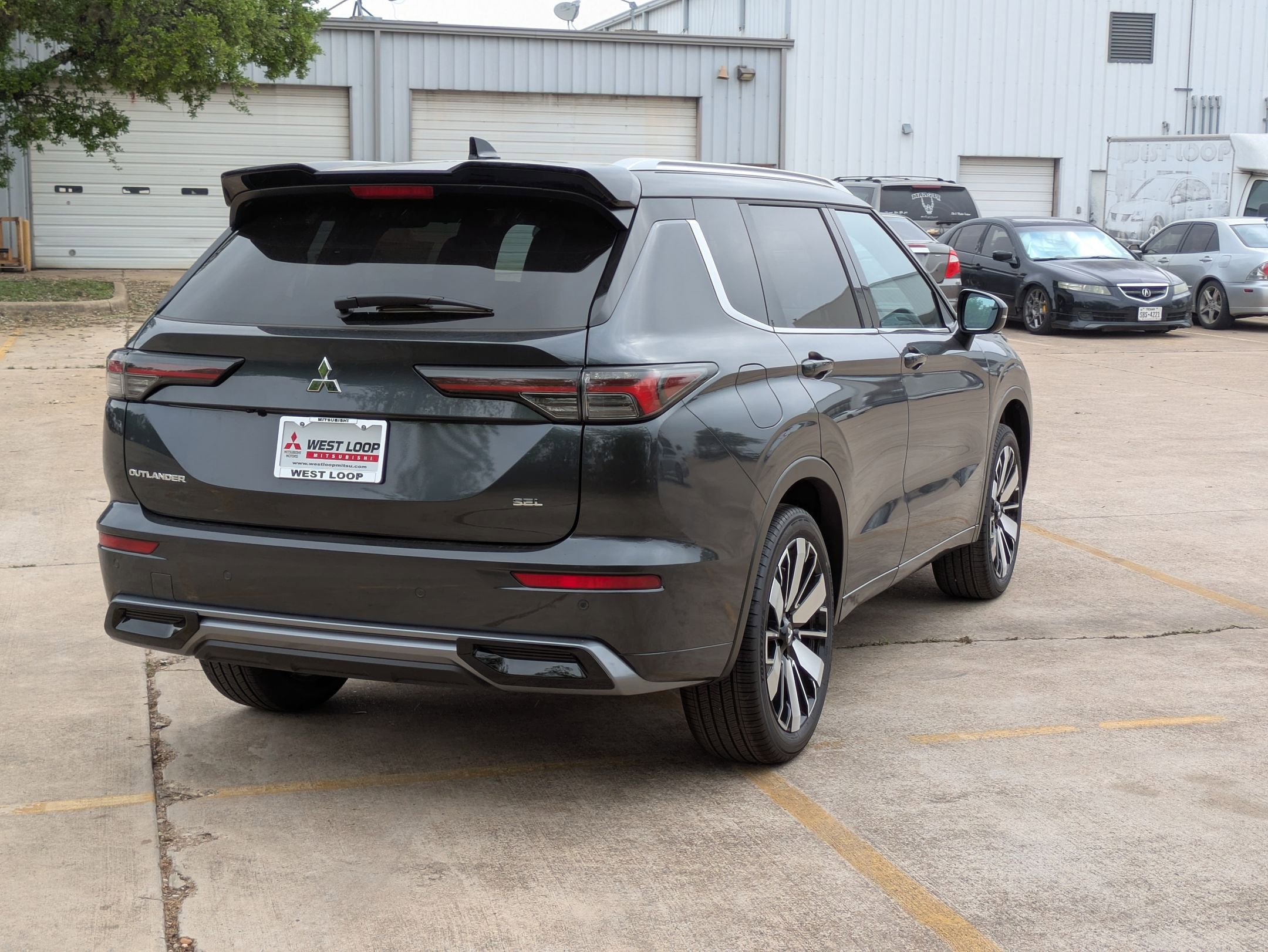 2025 Mitsubishi Outlander SEL photo 3