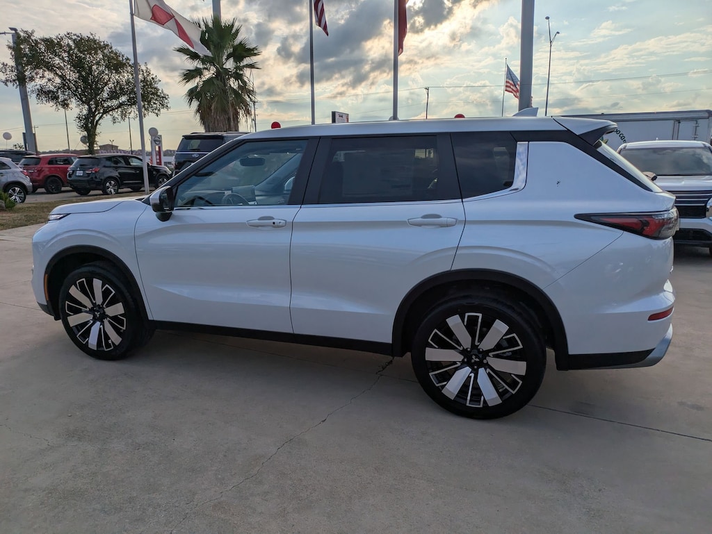 New 2025 Mitsubishi Outlander SE SUV
