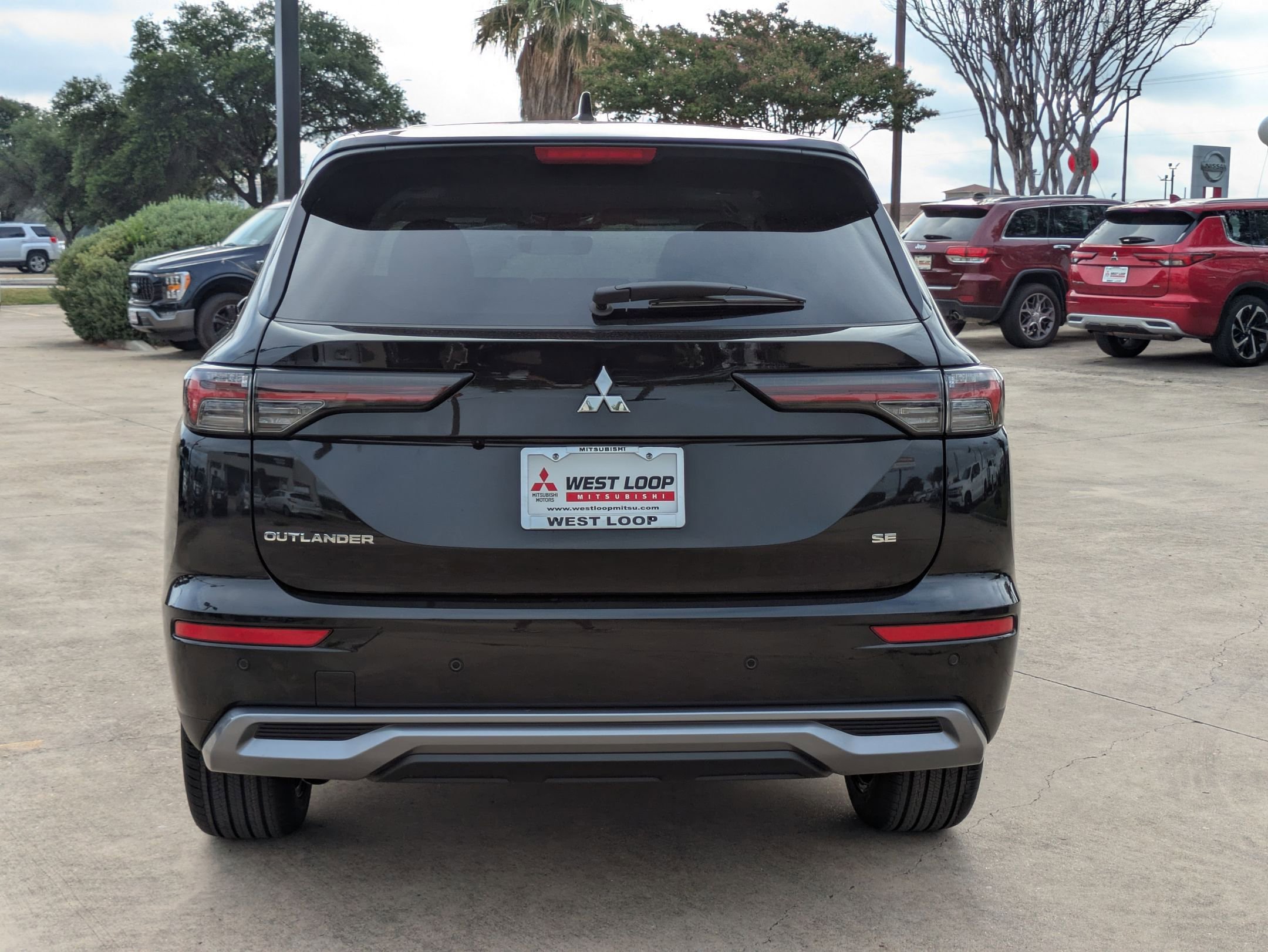 2025 Mitsubishi Outlander SE - Photo 4