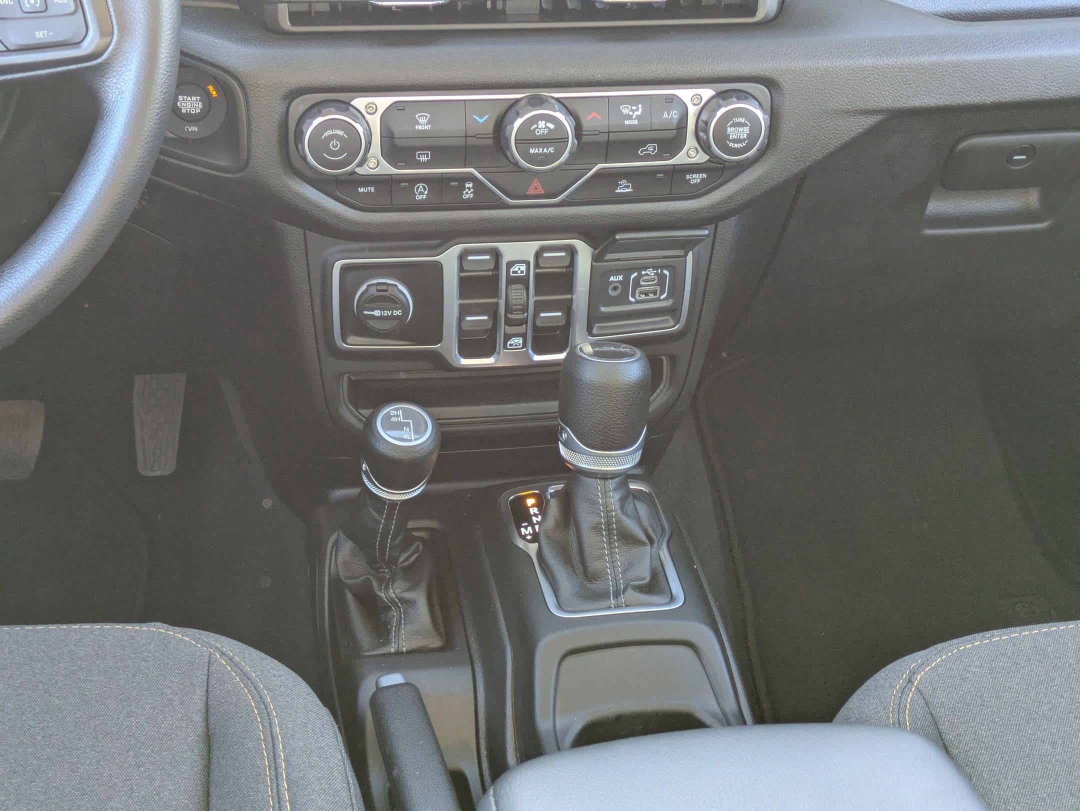 2025 Jeep Gladiator Nighthawk - Photo 17